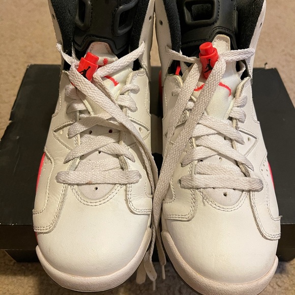 Jordan 6 - Picture 3 of 4